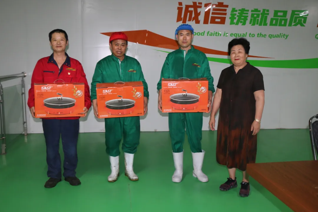 青岛新球体育比分网食品有限公司八一建军节慰问活动