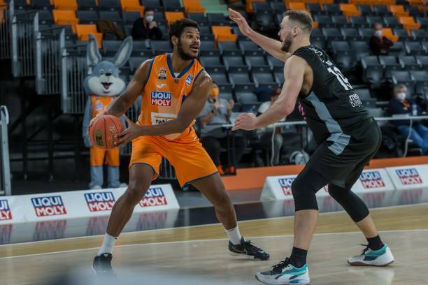 闫晓楠：百分百信心迎战扬迪罗巴 暂不考虑金腰带.